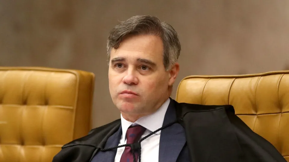 Mendonça, do STF, pede que PGR se manifeste sobre acusações contra Silvio Almeida