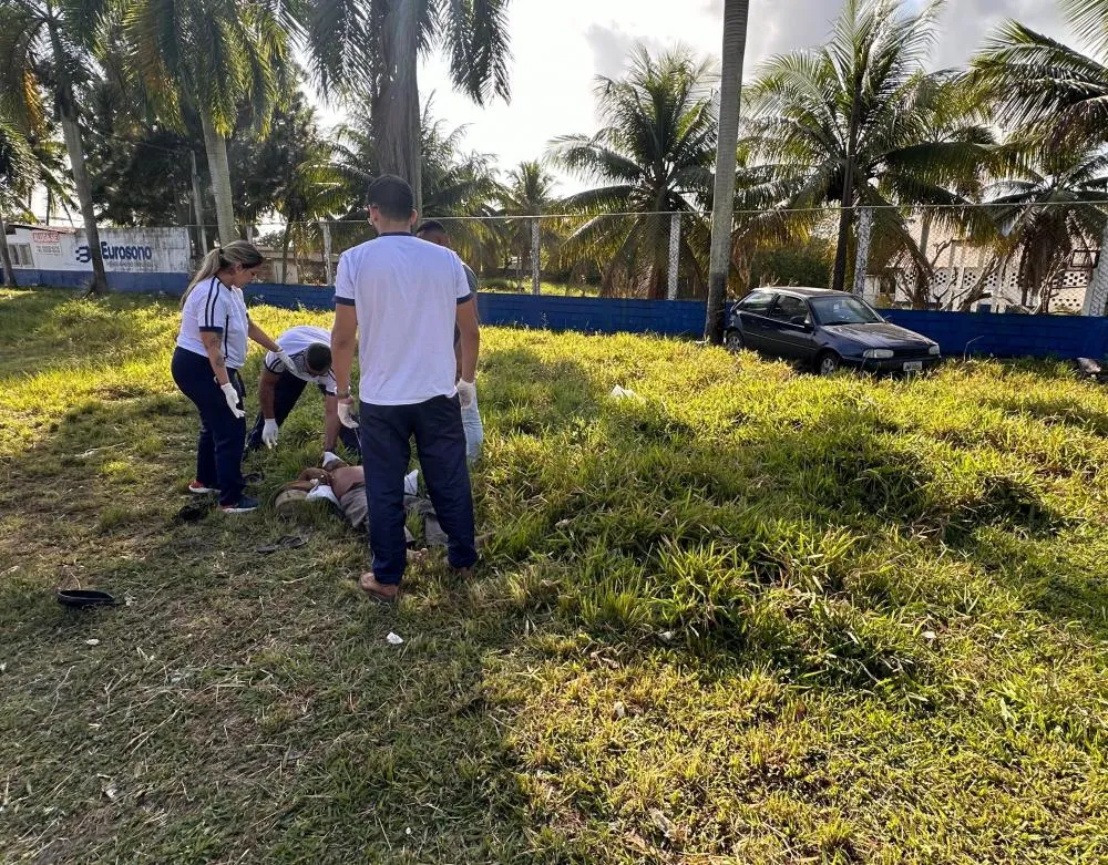 Idoso é atropelado após acidente envolvendo dois veículos na BA-093