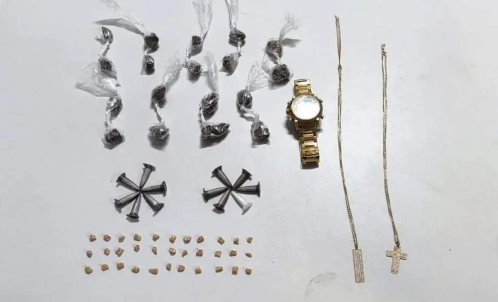 Policiais militares prende suspeitos de tráfico de drogas em Dias d’Ávila 