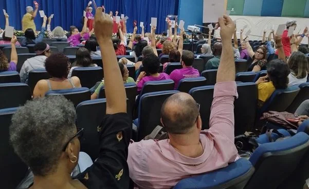 Professores da Uneb declaram estado de greve