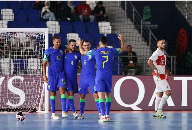 Brasil goleia a Croácia e garante classificação na Copa do Mundo de Futsal