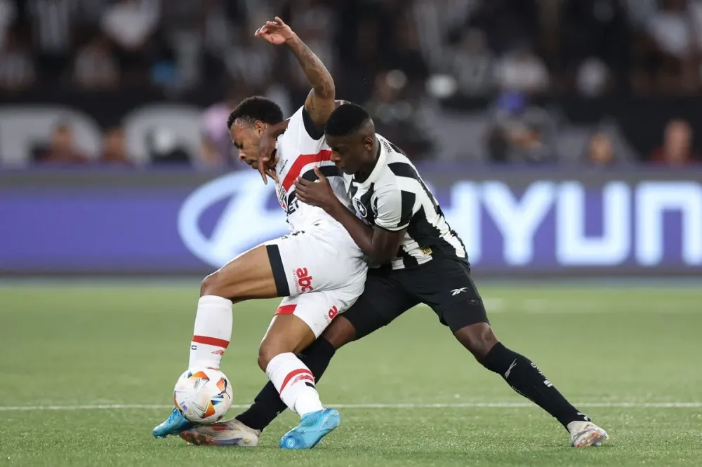 Em noite de chances perdidas, Botafogo e São Paulo ficam sem gols