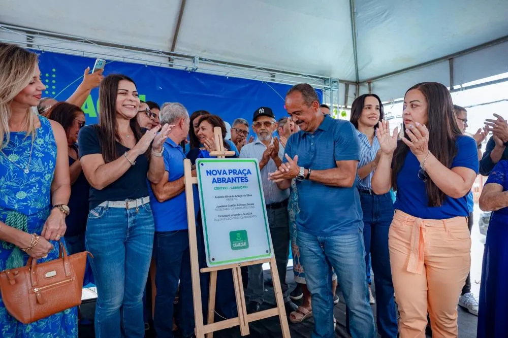 Como presente de aniversário para Camaçari, prefeito entrega praças Abrantes e Dr. Severino
