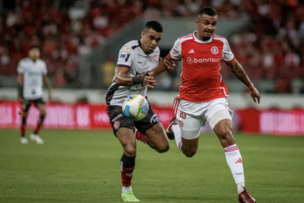 Vitória perde para o Internacional, mas segue fora do Z4 do Brasileirão