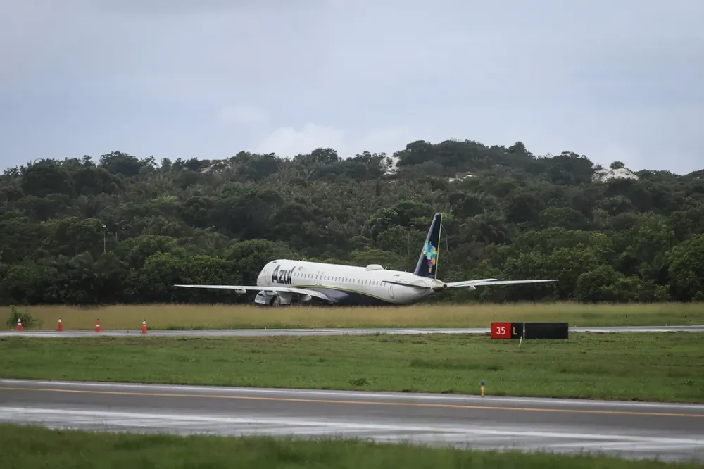 Avião faz pouso de emergência em Salvador e companhia alega “questões técnicas”