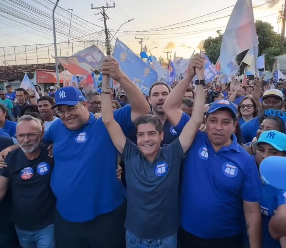 ACM Neto participa de caminhada em apoio à reeleição de Alberto Castro em Dias d'Ávila