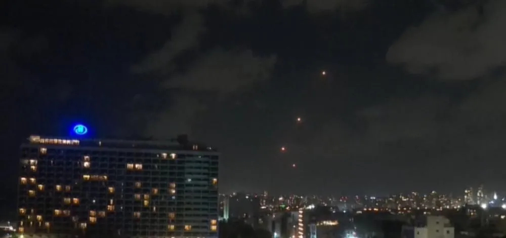 Tel Aviv, capital de Israel, é atingida por mísseis lançados do Irã