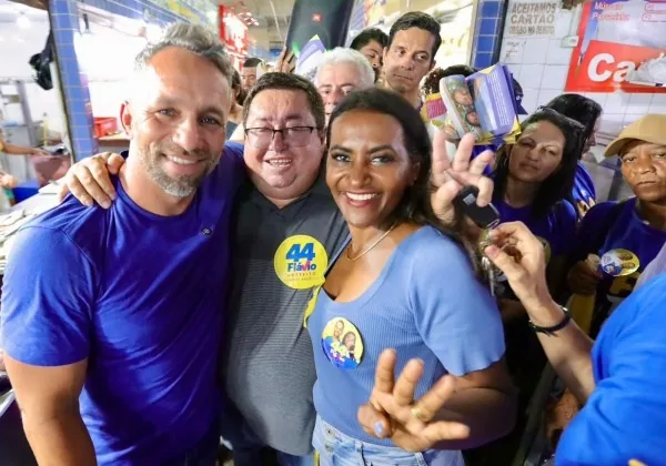Flávio apresenta proposta de novo centro comercial aos permissionários
