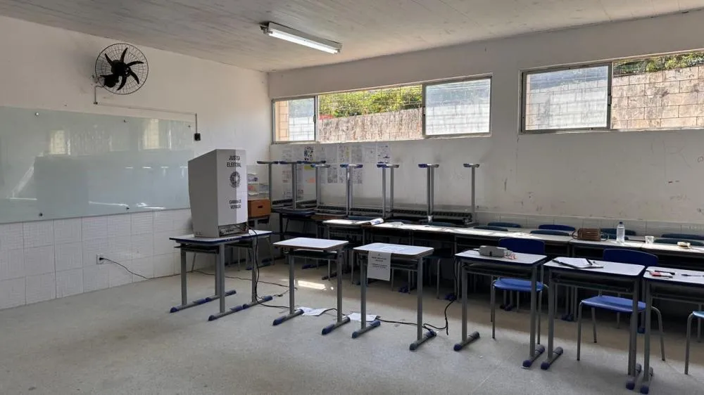 Eleitores enfrentam problemas com urnas eletrônicas em Dias d’Ávila neste domingo