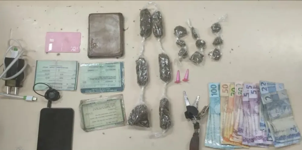 Dois homens são presos com drogas em Lauro de Freitas