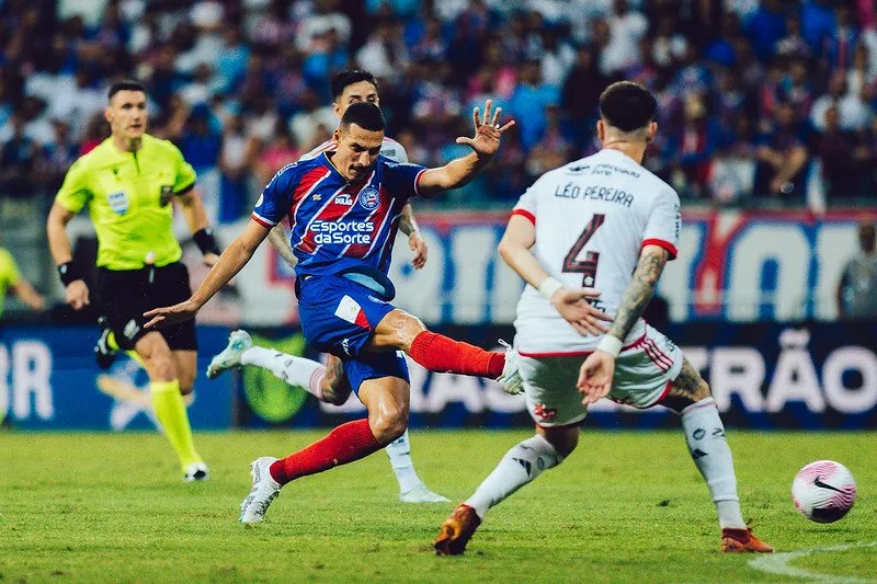 Zagueiro do Bahia entra no top-10 dos melhores que atuam fora das principais ligas europeias