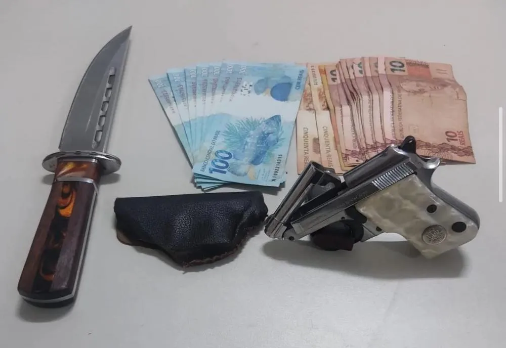 Homem é detido em flagrante após efetuar disparos no meio da rua em Dias d’Ávila