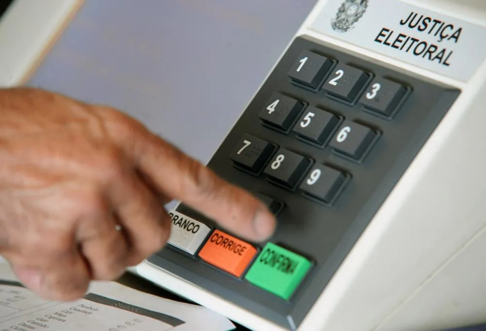 Deputado quer proibir pesquisas durante período eleitoral