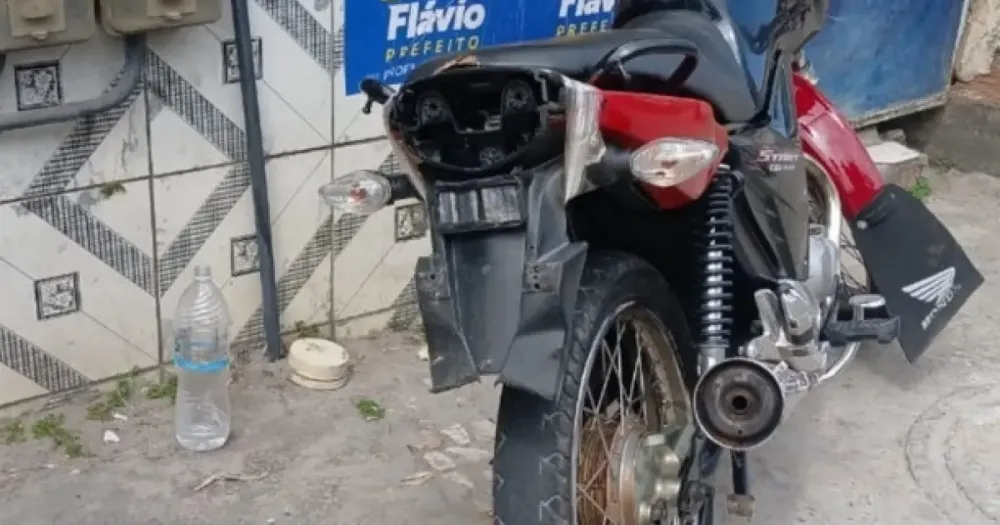 PM encontra adolescente de 17 anos com moto roubada em Camaçari