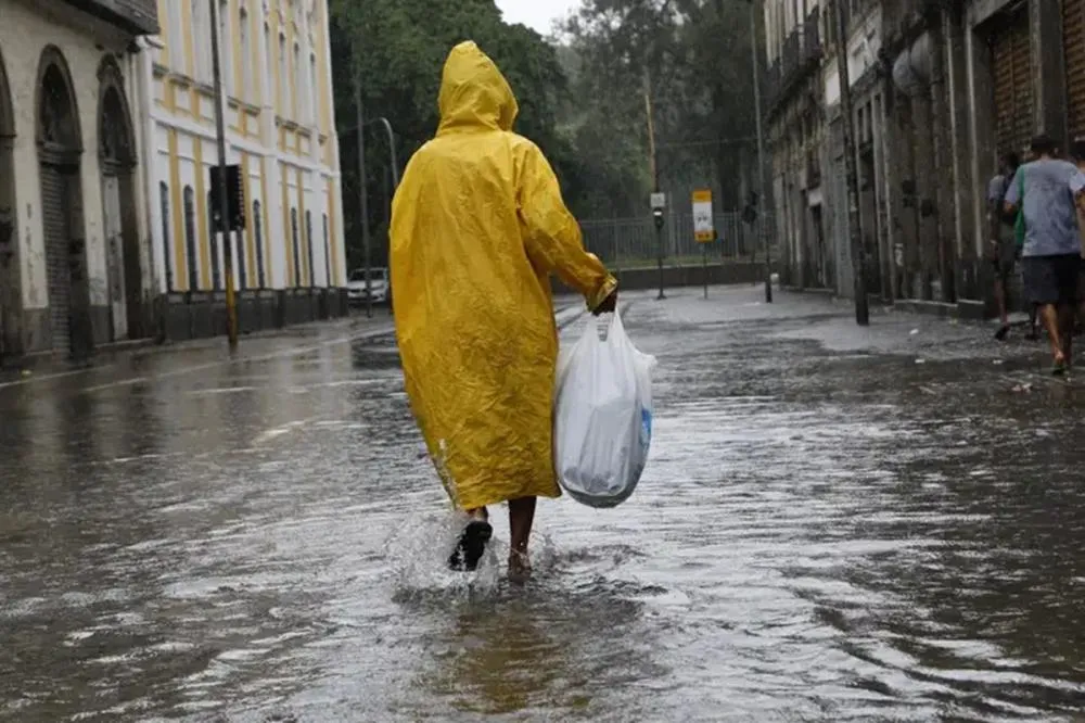 Bahia em alerta de chuvas intensas para esta segunda, diz Inmet