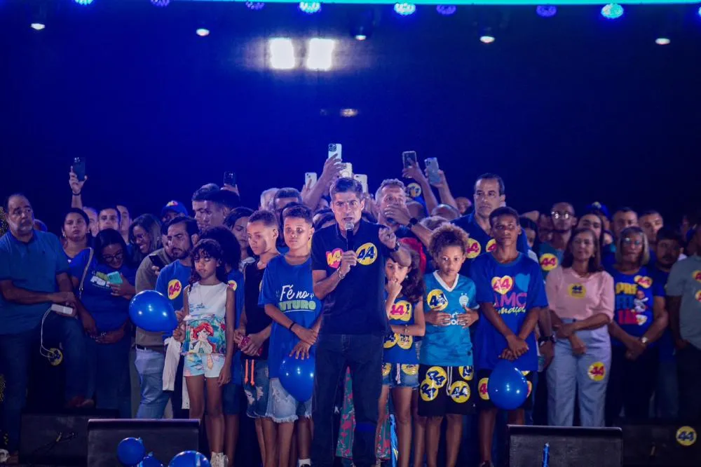 Em comício, ACM Neto diz que a escolha de Flávio para prefeito “é algo mais forte, é algo que está acima da gente”