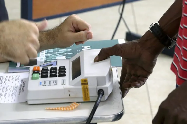 Mais cinco deputados se elegem para prefeito 