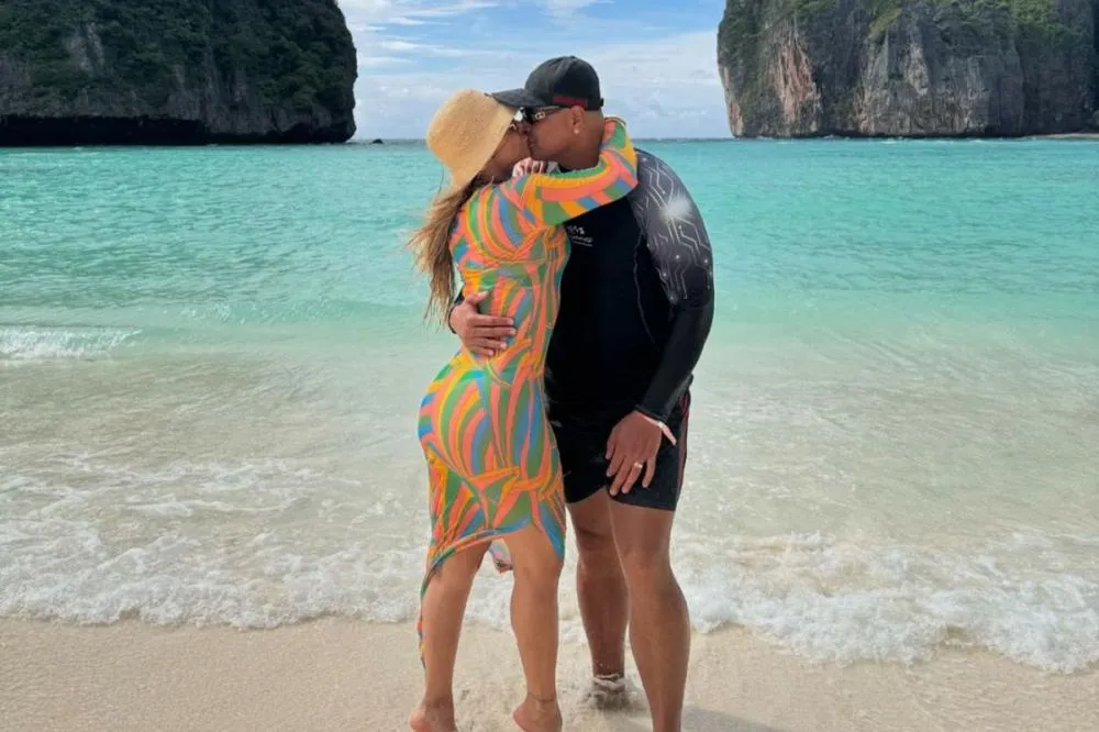 Carla Perez e Xanddy celebram 23 anos de casamento na Tailândia
