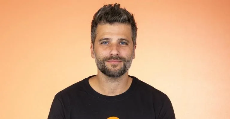 Bruno Gagliasso detona Tiago Leifert após fala sobre Vini Jr.