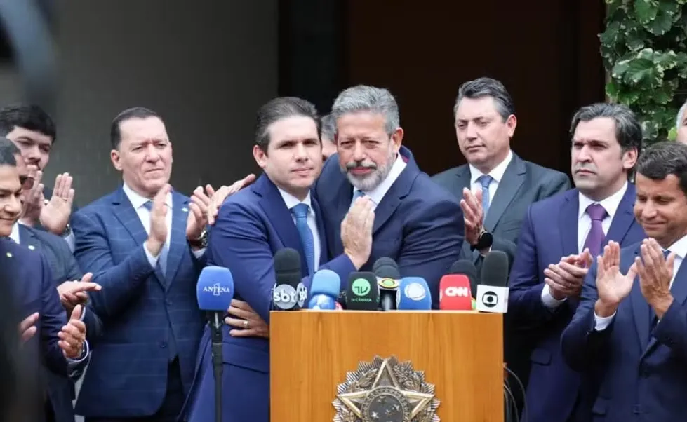 MDB, PL e PT anunciam apoio a Motta, e deputado abre vantagem nas alianças pela presidência da Câmara