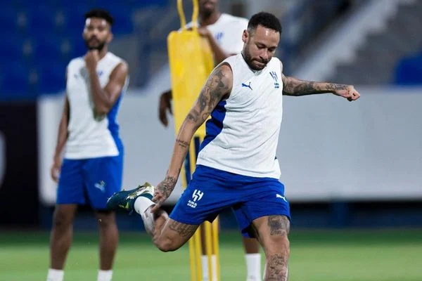 Neymar comemora vitória do Santos: 'Voltamos'