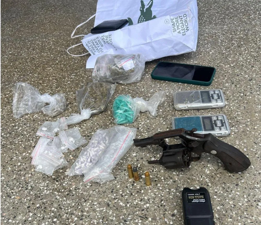 PM apreende arma e drogas com suspeito no Bom Juá