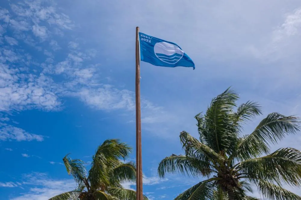 Praia de Guarajuba tem selo Bandeira Azul renovado pela 6ª vez consecutiva