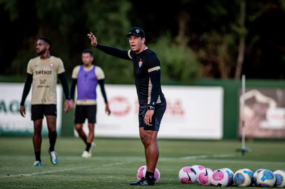 Equipe do Vitória abre a semana com preparação para o duelo com o Corinthians