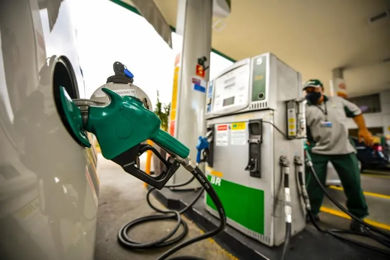 Preço da gasolina sofre aumento e já chega a R$ 6,39 em postos de Salvador