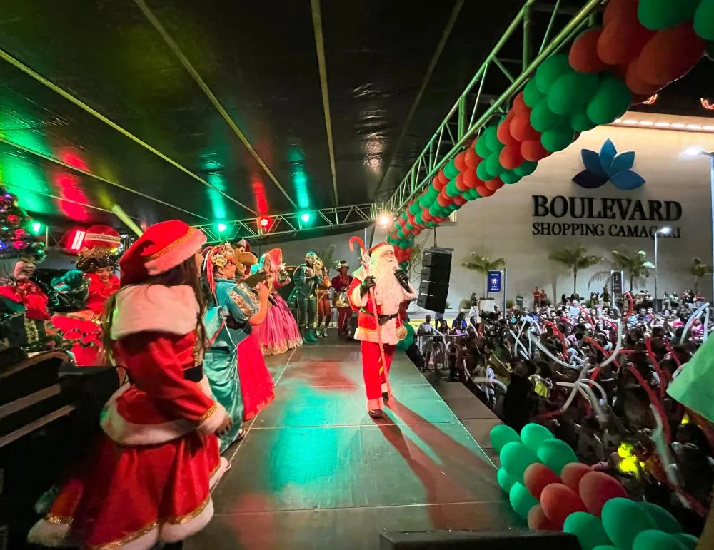 Boulevard Camaçari inaugura decoração de Natal com apresentações musicais e chegada do Papai Noel