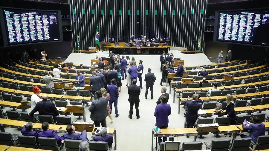 Fim da escala 6x1: Veja a lista atualizada de deputados que assinaram a PEC