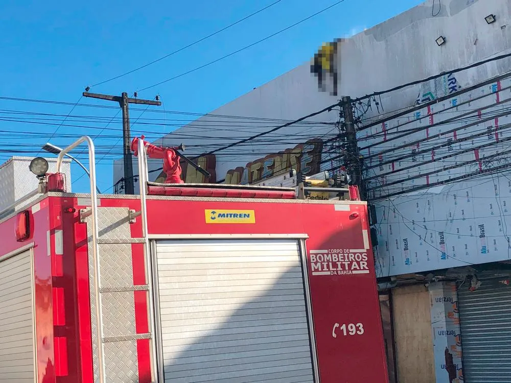 Homem morre eletrocutado enquanto trabalhava em telhado de supermercado no Centro