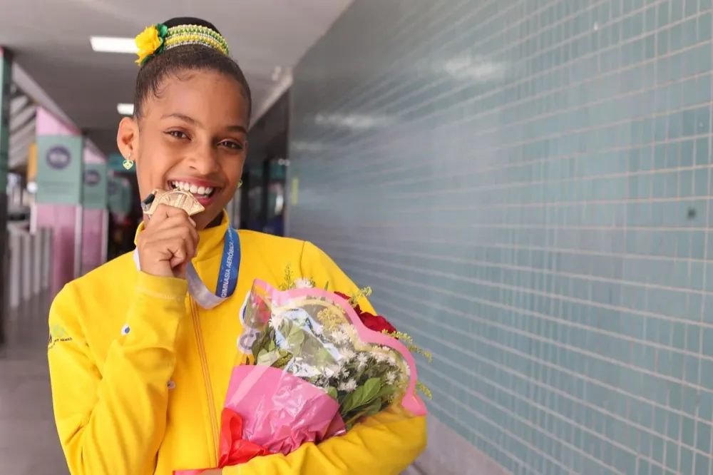 Ginasta baiana retorna a Salvador com primeira medalha internacional conquistada no Panamá