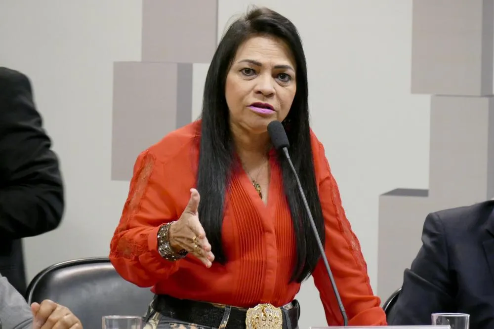 Governo do PT demite mais de 1,6 mil comissionados após derrota nas urnas