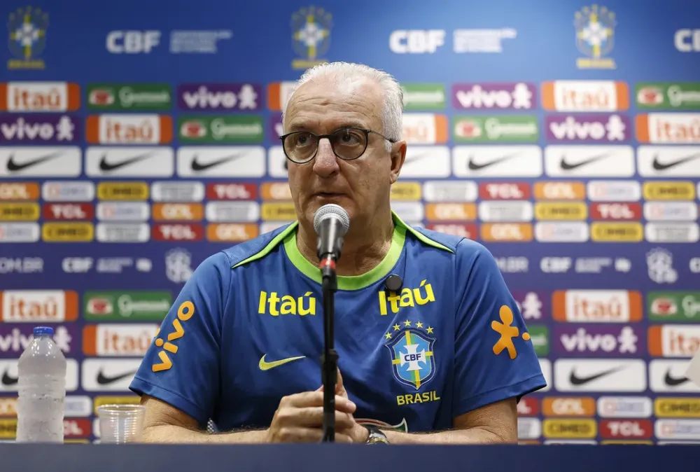 Dorival Júnior lamenta público aquém e empate com o Uruguai na Fonte Nova 