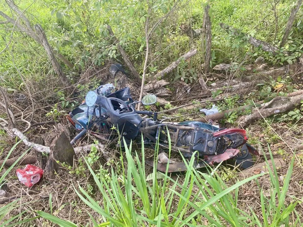Mulher fica gravemente ferida após acidente de moto na zona rural de Mata de São João