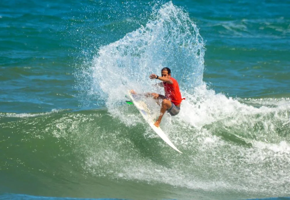 Praia do Forte sedia abertura do Tivoli Triple Crown de Surfe 2024 neste final de semana