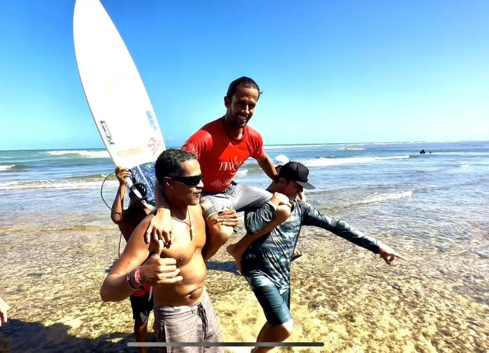 Bino Lopes chega motivado para a abertura do Tivoli Triple Crown de Surf 2024