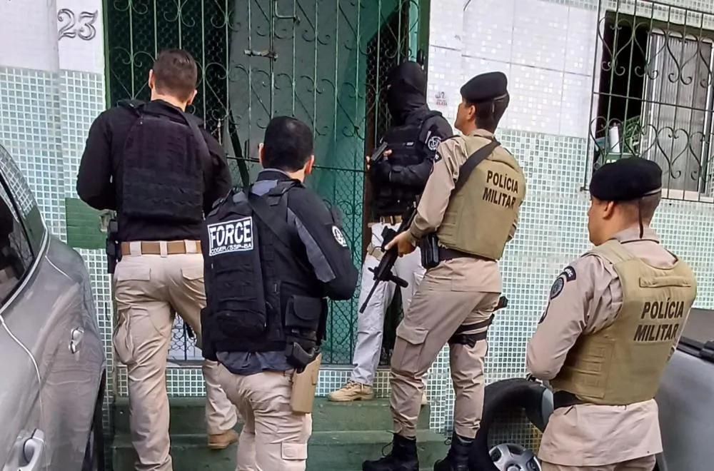 Operação Sparta cumpre mandados contra policial suspeito de matar um empresário