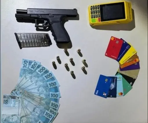 Polícia Militar apreende arma, dinheiro e cartões durante abordagem na Gleba B