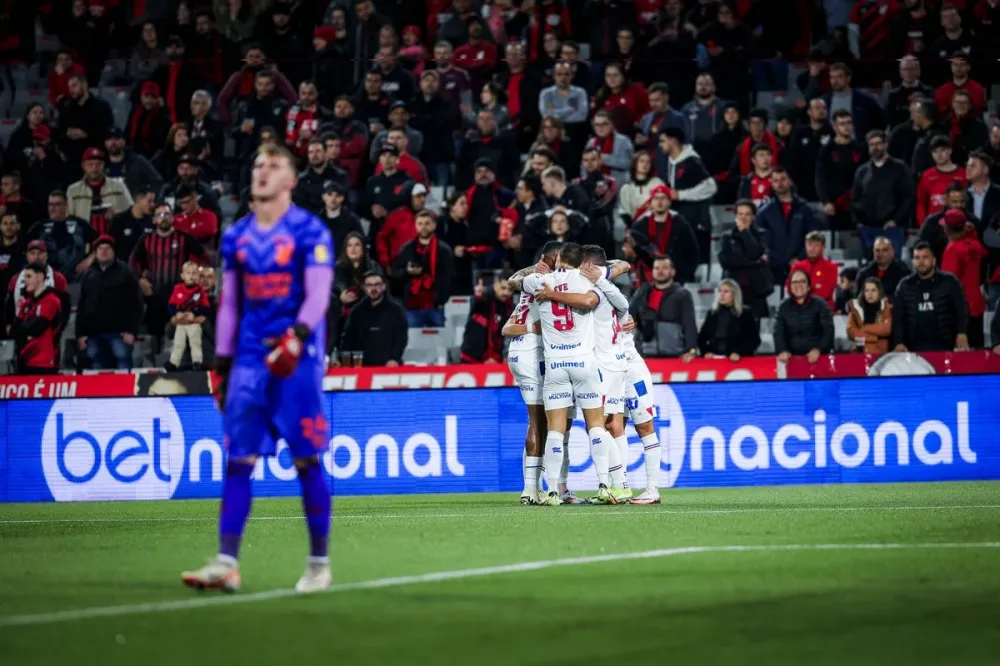 Bahia x Athletico-PR: veja onde assistir, escalações e arbitragem