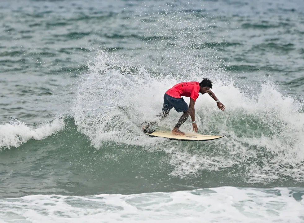 Demi Brasil larga na frente pelo título baiano de surf 2024 em Praia do Forte