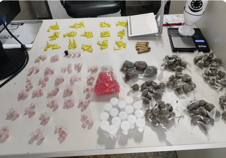 Câmera clandestina e drogas são apreendidos pela PM no Bairro da Paz em Salvador