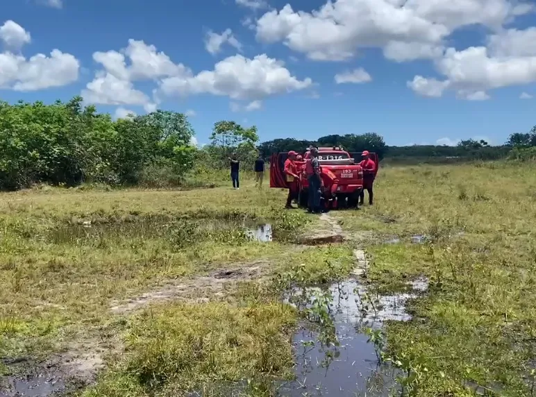 Bombeiros desmentem TV Aratu e confirmam que as buscas continuam por jovem em Dias d'Ávila