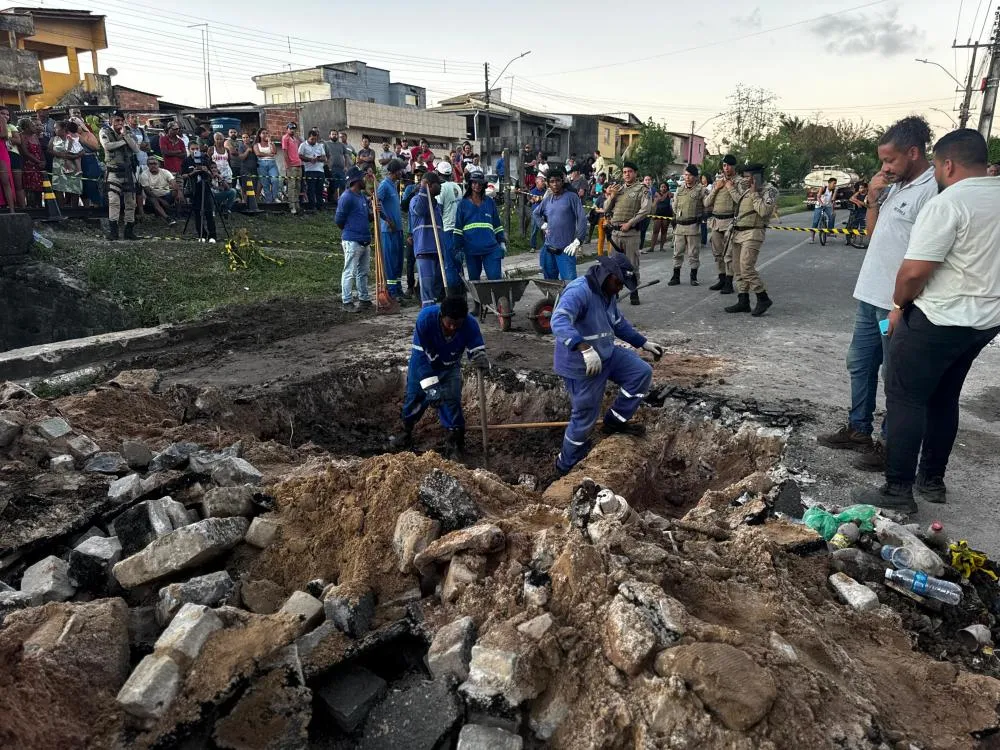 Equipes intensificam buscas por adolescente desaparecida após cair em um bueiro em Dias d'Ávila