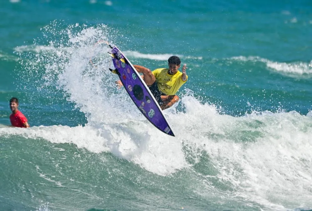 Surfistas da Praia do Forte são destaques na abertura da segunda etapa do Tivoli Triple Crown