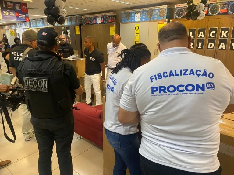 Centros comerciais são fiscalizados durante a segunda fase da Operação Black Friday