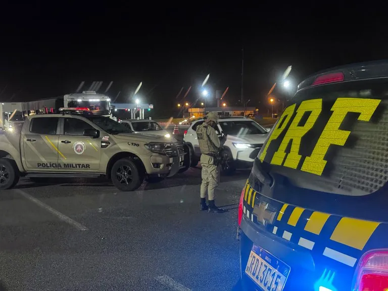PRF e PMBA realizam ação integrada de combate à criminalidade no pedágio de Simões Filho