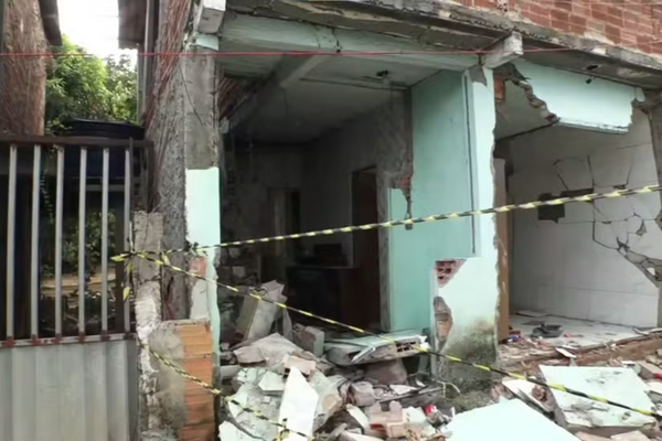 Explosão em casa deixa quatro feridos em Valéria