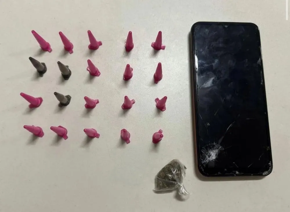 Policiais apreendem drogas e prendem traficante no Bosque em Dias d'Ávila